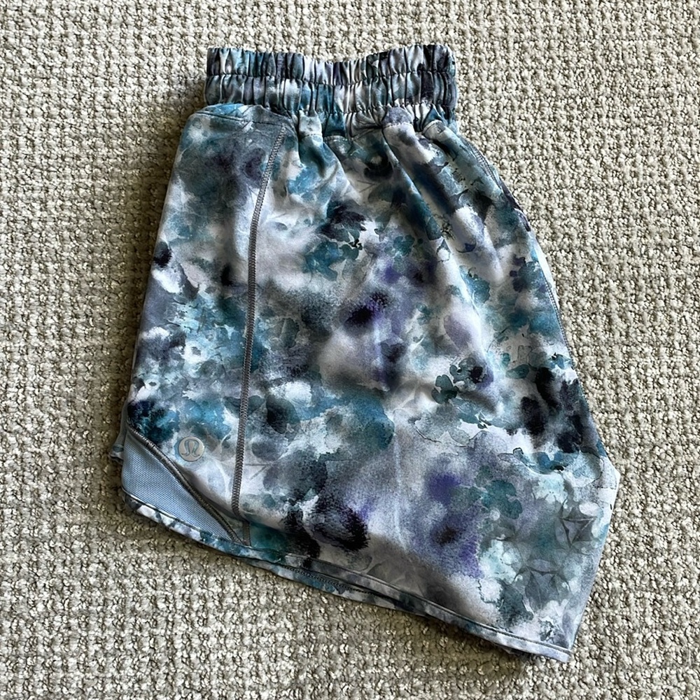Lululemon 4” Hotty Hot Shorts